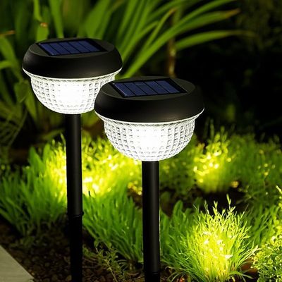Un buon prezzo. Luci solari da giardino con alimentazione solare per illuminazione esterna ecologica in linea