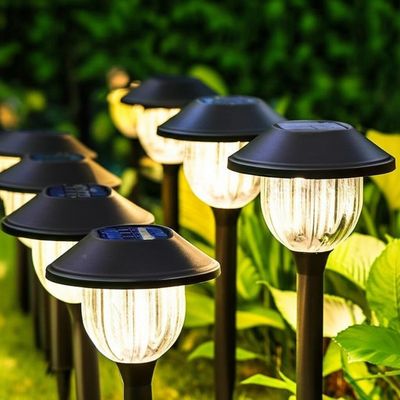 Un buon prezzo. Lampade solari da giardino da 10 lumen con batteria inclusa, tempo di ricarica 6-8 ore e prestazioni di lunga durata in linea