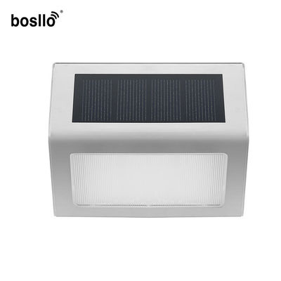 Un buon prezzo. Lampade a parete solari con attivazione automatica notturna e batteria AAA da 1,2V 700mAh in linea