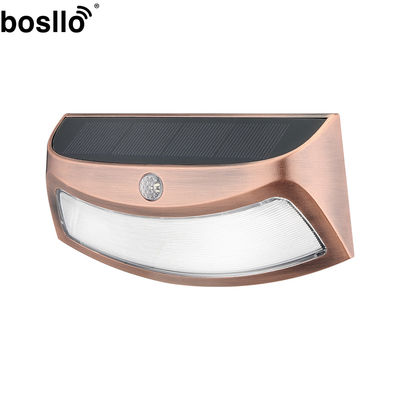 Un buon prezzo. Lampade a parete solari con funzione notturna automatica con tempo di ricarica di 6-8 ore e pannello solare a silicio monocristallino in linea