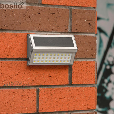 Un buon prezzo. Lampade a parete solari nere per un lungo tempo di lavoro 8-10 ore Flusso luminoso 30LM in linea